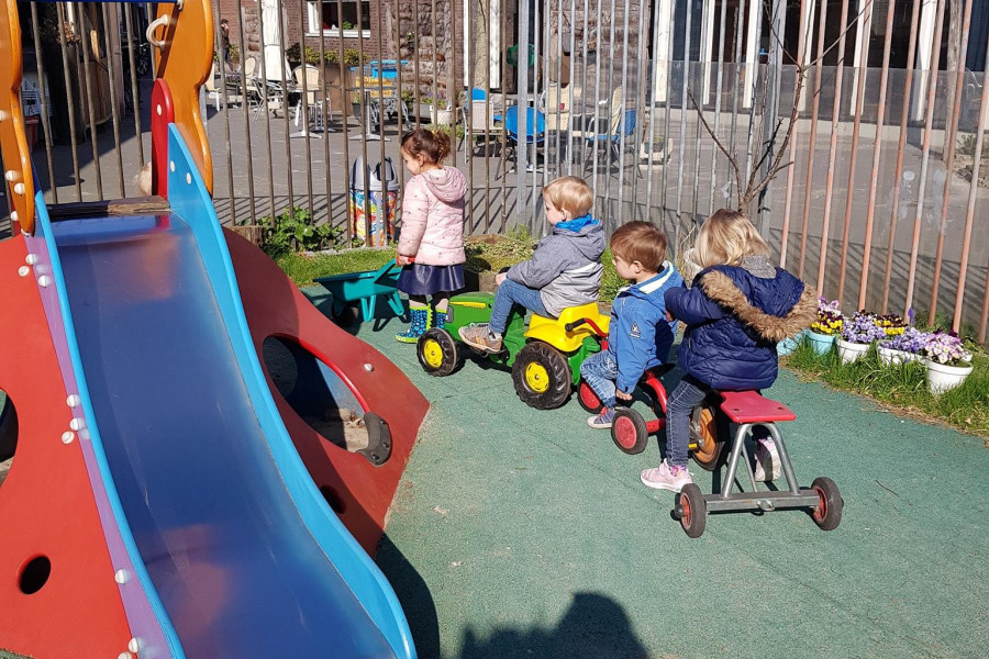 Buiten spelen in de hefst 
